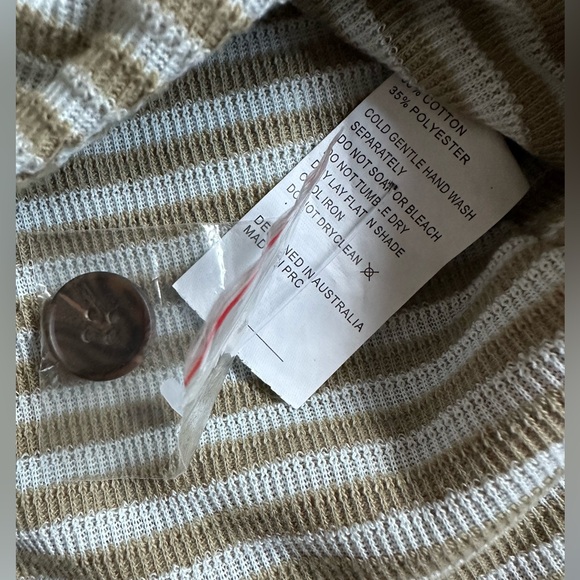 Very cute bodysuit! Easy to style. Brand New - Picture 4 of 6